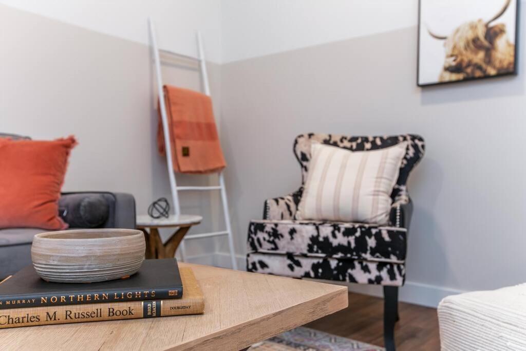 Modern Country Retreat, 5 Min To Dt & Rogers Place, Secure Ug Parking, Long Stays, Fast Wifi Apartment Edmonton