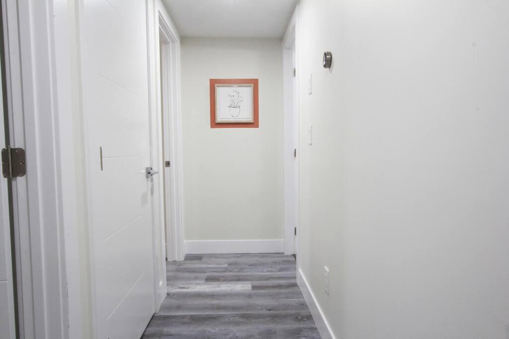 Executive Bsmt Suite, King Bed, 5 Min To Dt & Whyte Ave, Sleeps 6! Apartment Edmonton