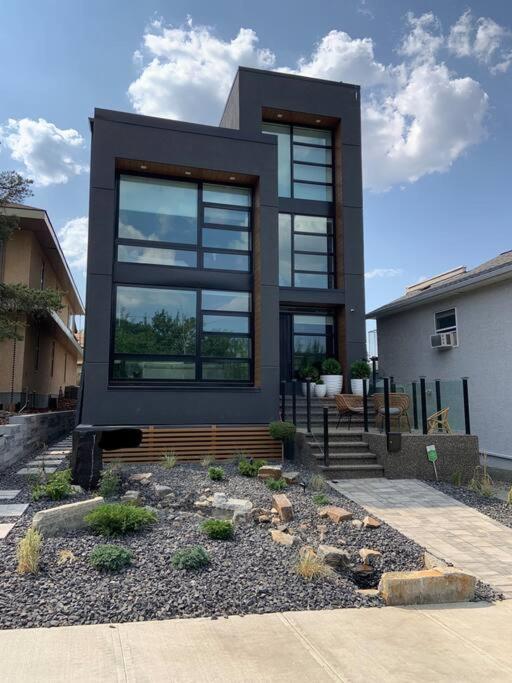 Executive Bsmt Suite, King Bed, 5 Min To Dt & Whyte Ave, Sleeps 6! Apartment Edmonton