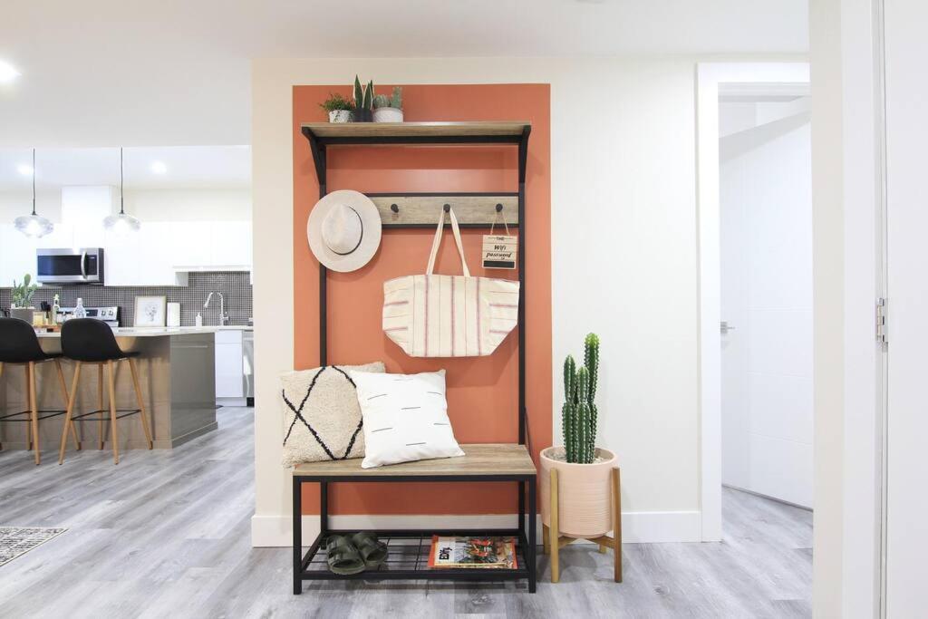 Apartment Executive Bsmt Suite, King Bed, 5 Min To Dt & Whyte Ave, Sleeps 6!