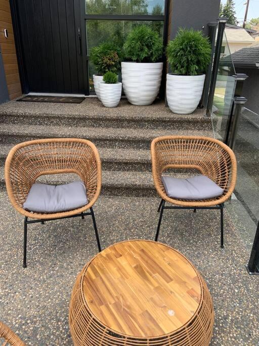 Executive Bsmt Suite, King Bed, 5 Min To Dt & Whyte Ave, Sleeps 6! Apartment