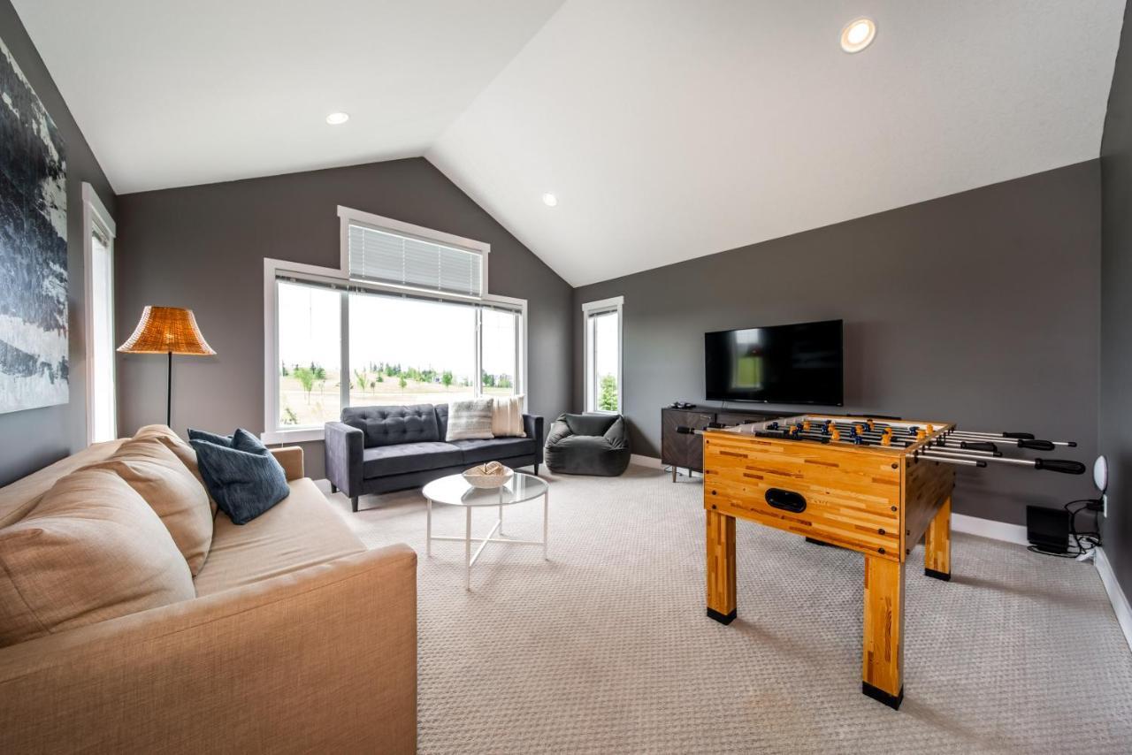 Amazing Luxe Home, Ac, Huge Yard, Firepit, Pet Friendly, Sleeps 10! *