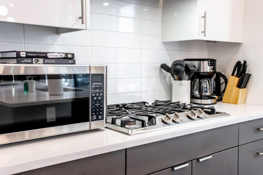 ✦chic Haven✦3br Near Dt & Wem, King Bed, Trails, Fast Wifi, Sleeps 6! *