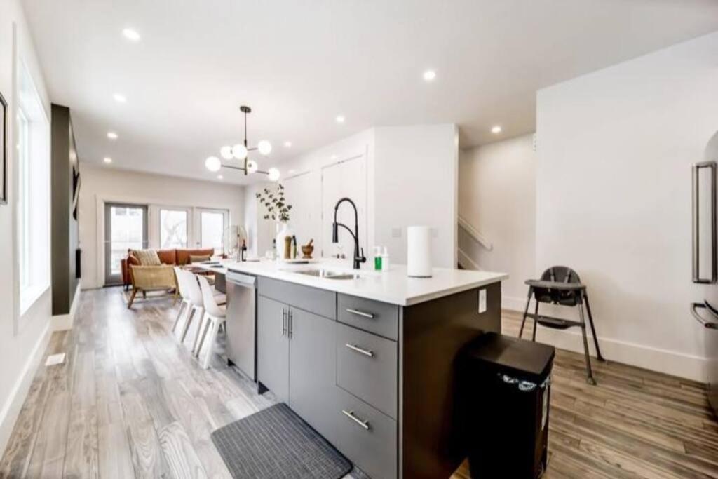 ✦chic Haven✦3br Near Dt & Wem, King Bed, Trails, Fast Wifi, Sleeps 6! *