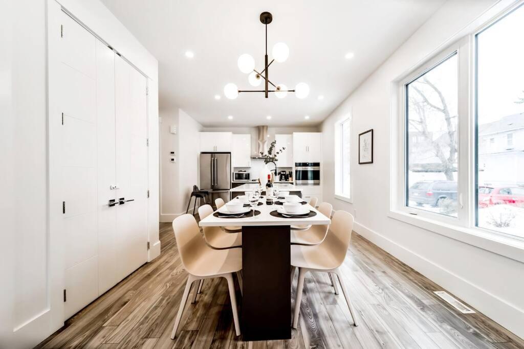 ✦chic Haven✦3br Near Dt & Wem, King Bed, Trails, Fast Wifi, Sleeps 6! * Edmonton