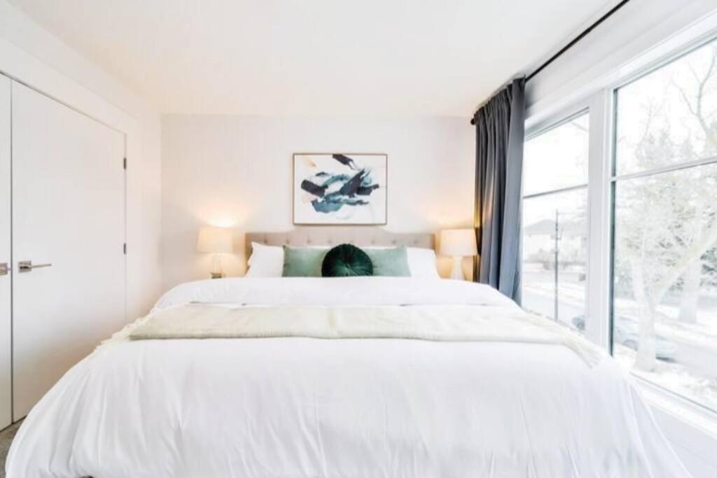 ✦chic Haven✦3br Near Dt & Wem, King Bed, Trails, Fast Wifi, Sleeps 6! *