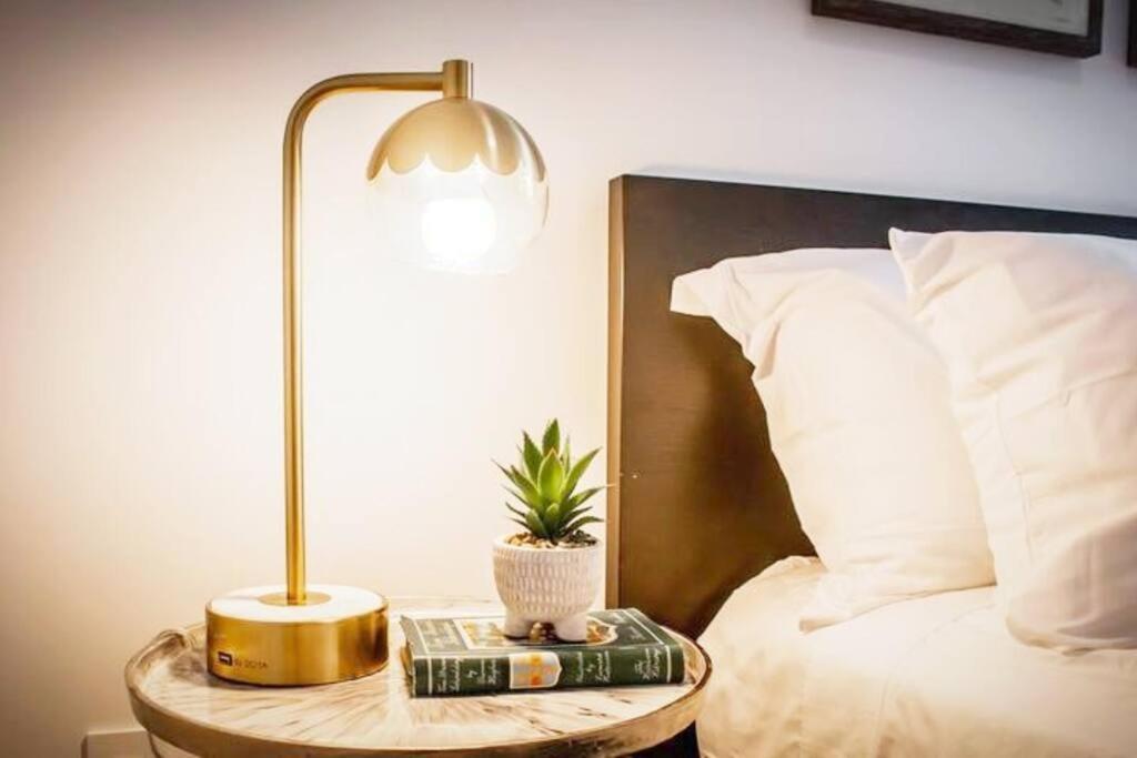 ✦chic Haven✦3br Near Dt & Wem, King Bed, Trails, Fast Wifi, Sleeps 6!