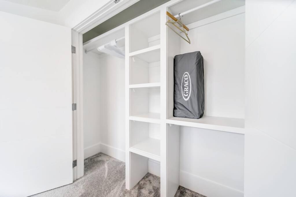 ✦chic Haven✦3br Near Dt & Wem, King Bed, Trails, Fast Wifi, Sleeps 6!
