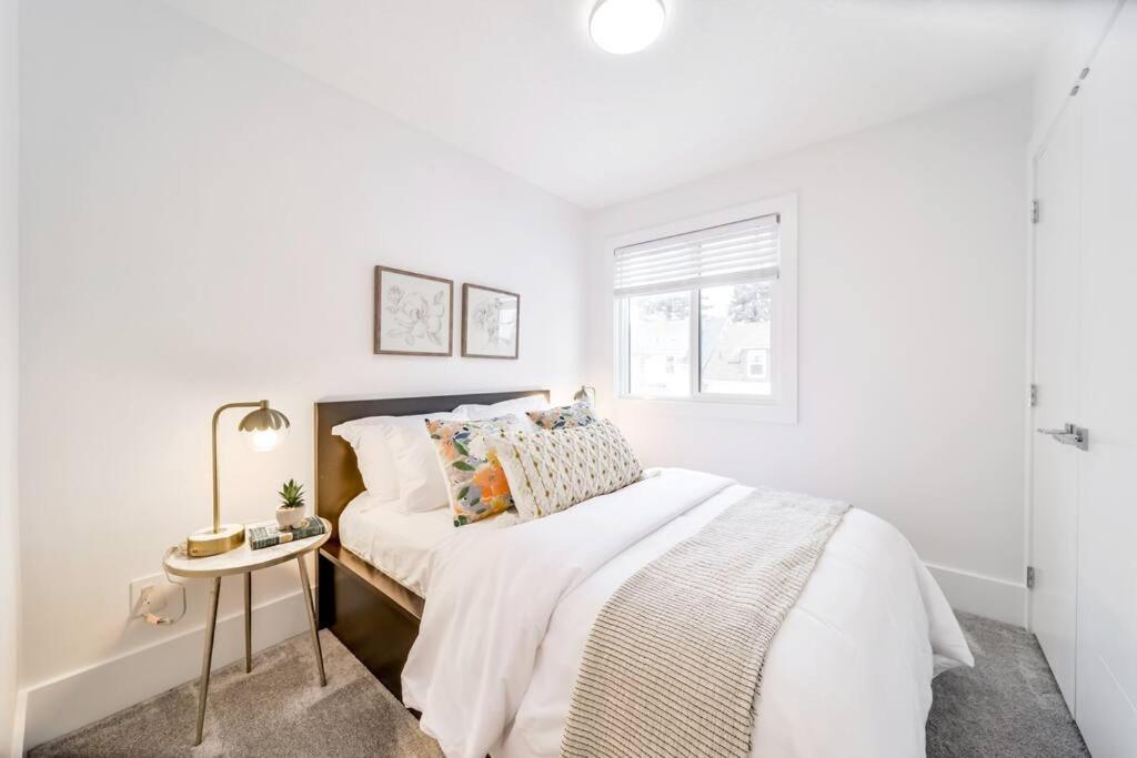 ✦chic Haven✦3br Near Dt & Wem, King Bed, Trails, Fast Wifi, Sleeps 6! *