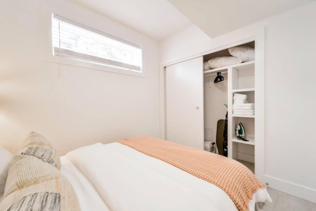Apartment The Nook & Cranny Bsmt Suite, Near Wem & Dt, Fast Wifi! Sleeps 4