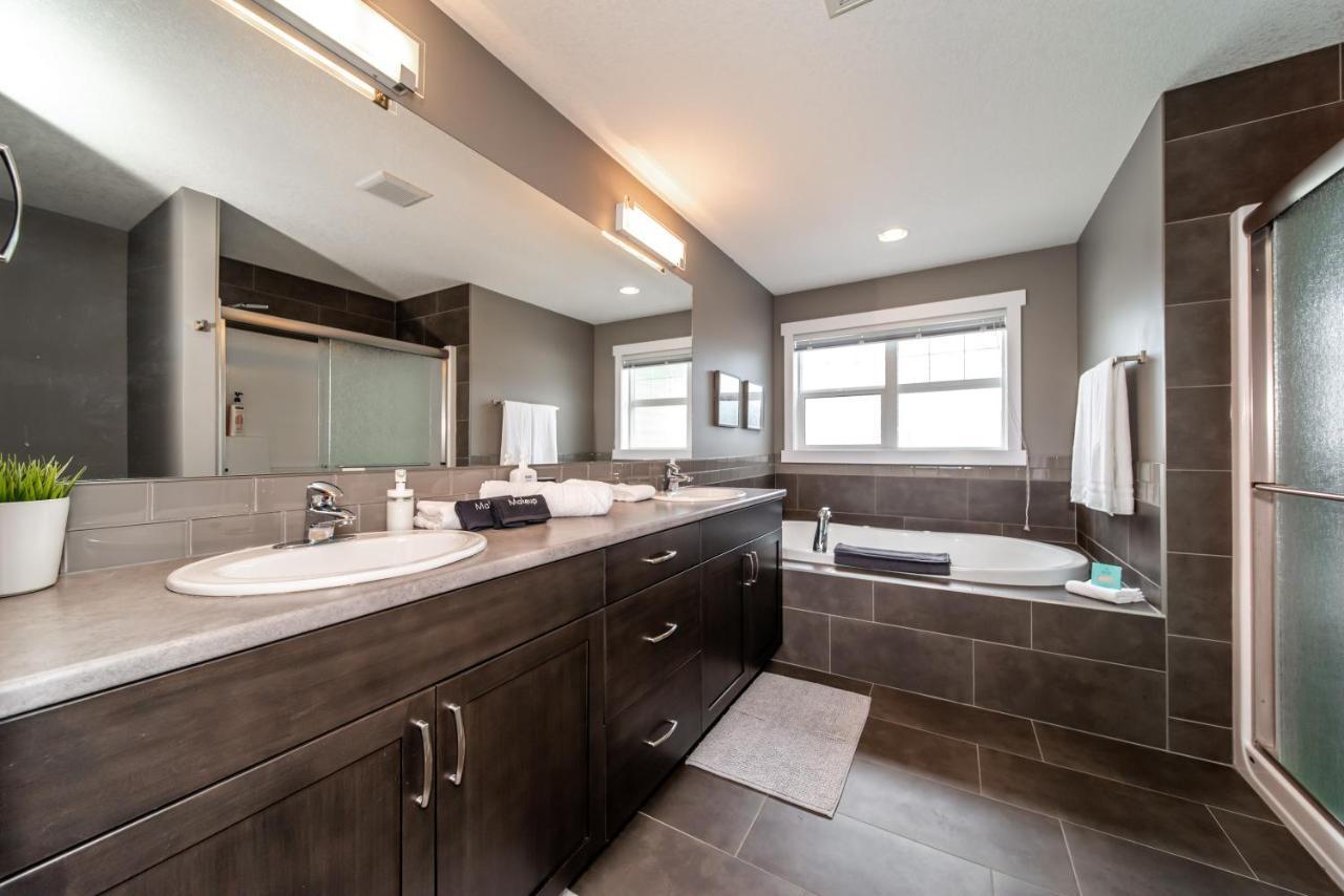 Holiday home Amazing Luxe Home, Ac, Huge Yard, Firepit, Pet Friendly, Sleeps 10! Edmonton