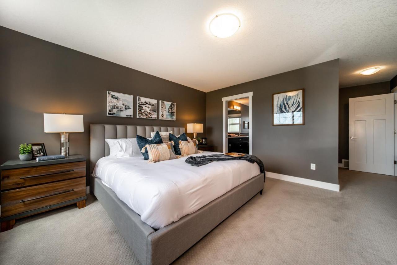 Holiday home Amazing Luxe Home, Ac, Huge Yard, Firepit, Pet Friendly, Sleeps 10! *