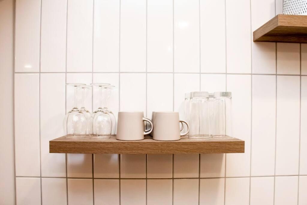 The Nook & Cranny Bsmt Suite, Near Wem & Dt, Fast Wifi! Sleeps 4 Apartment *