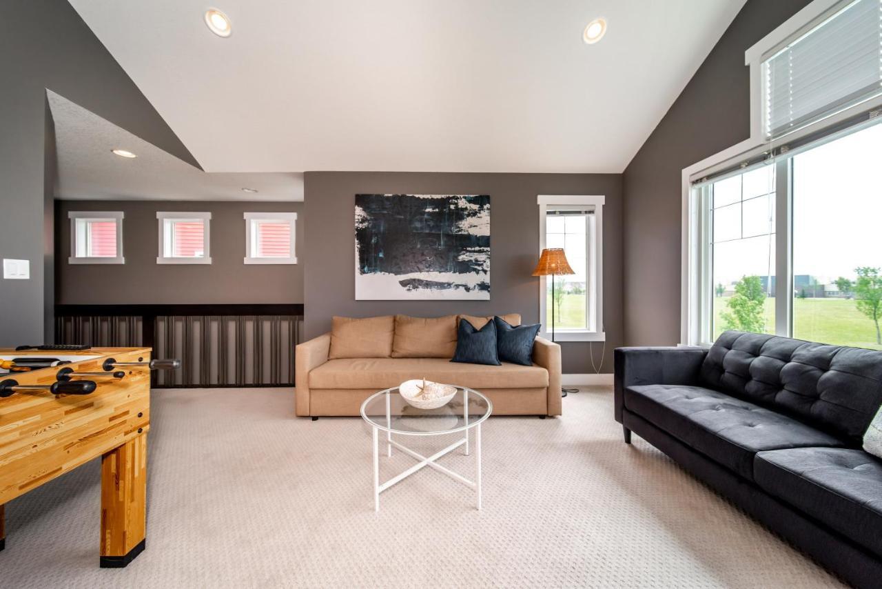 Amazing Luxe Home, Ac, Huge Yard, Firepit, Pet Friendly, Sleeps 10! Edmonton