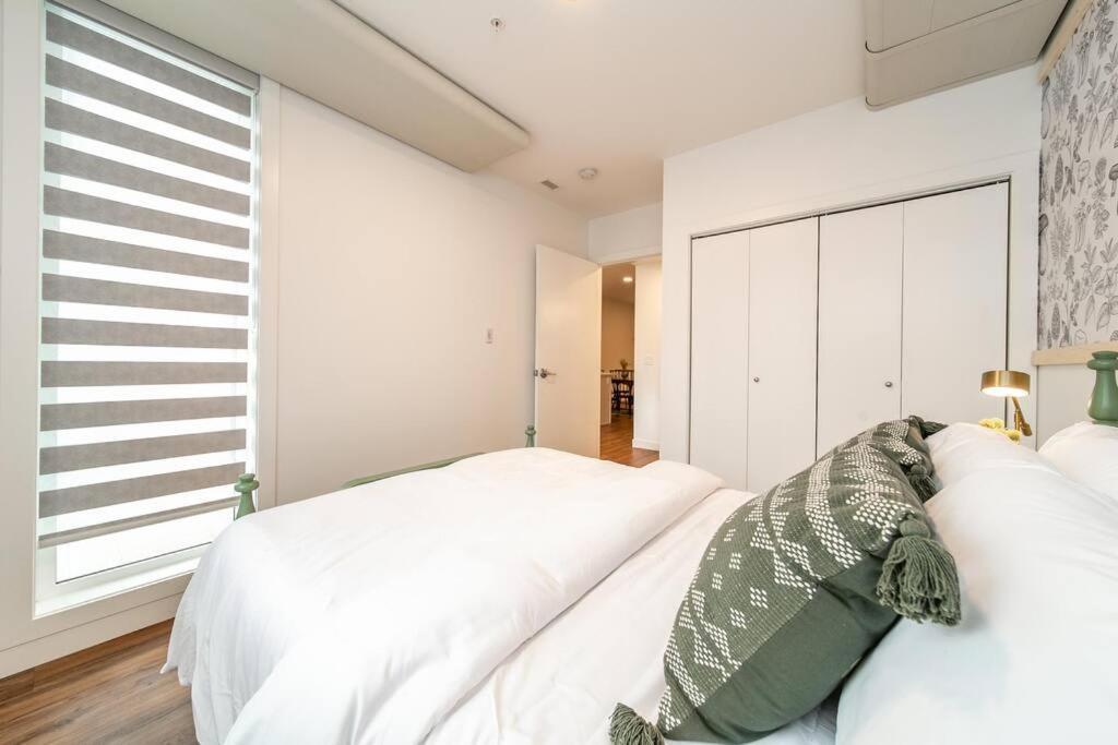 Modern Country Retreat, 5 Min To Dt & Rogers Place, Secure Ug Parking, Long Stays, Fast Wifi Apartment Edmonton