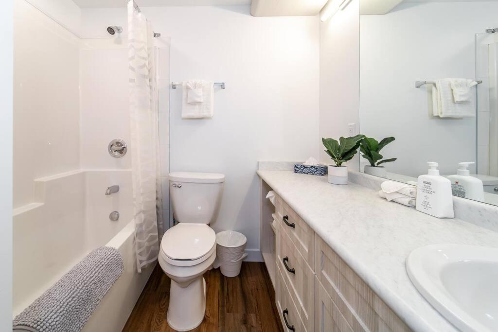 Modern Country Retreat, 5 Min To Dt & Rogers Place, Secure Ug Parking, Long Stays, Fast Wifi Edmonton