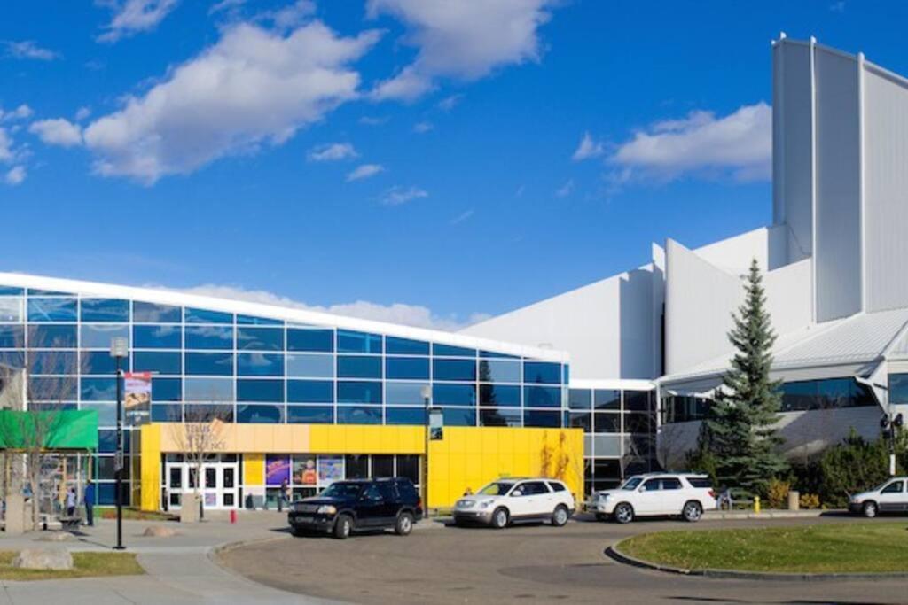 Apartment Modern Country Retreat, 5 Min To Dt & Rogers Place, Secure Ug Parking, Long Stays, Fast Wifi Edmonton