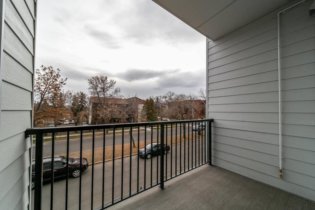 Apartment Modern Country Retreat, 5 Min To Dt & Rogers Place, Secure Ug Parking, Long Stays, Fast Wifi
