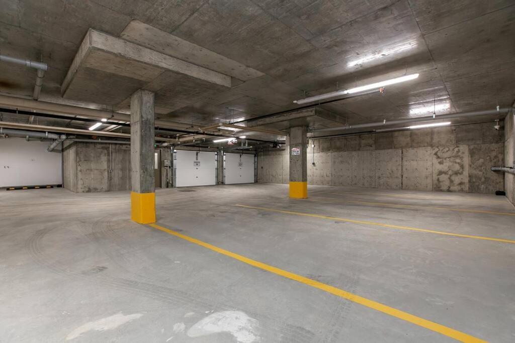 Modern Country Retreat, 5 Min To Dt & Rogers Place, Secure Ug Parking, Long Stays, Fast Wifi Apartment Edmonton