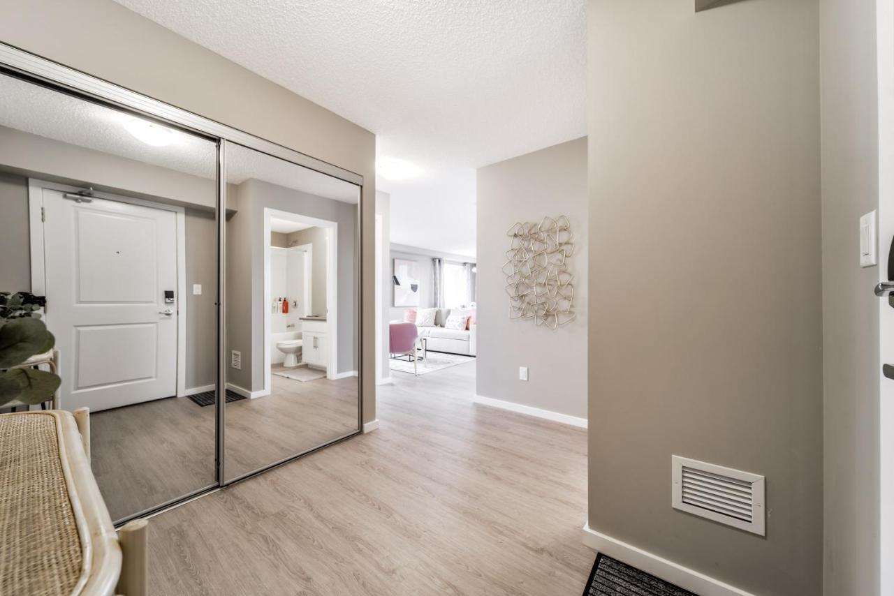 Peaceful Oasis Condo, Ac, Floor, Secure Ug Parking, Balcony, King Bed! * Edmonton