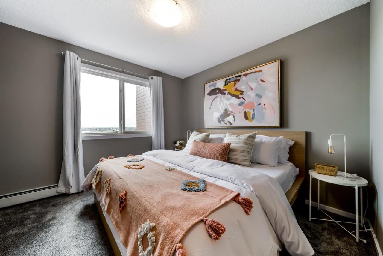 Peaceful Oasis Condo, Ac, Floor, Secure Ug Parking, Balcony, King Bed! Apartment *