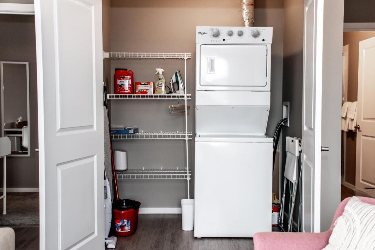 Peaceful Oasis Condo, Ac, Floor, Secure Ug Parking, Balcony, King Bed!