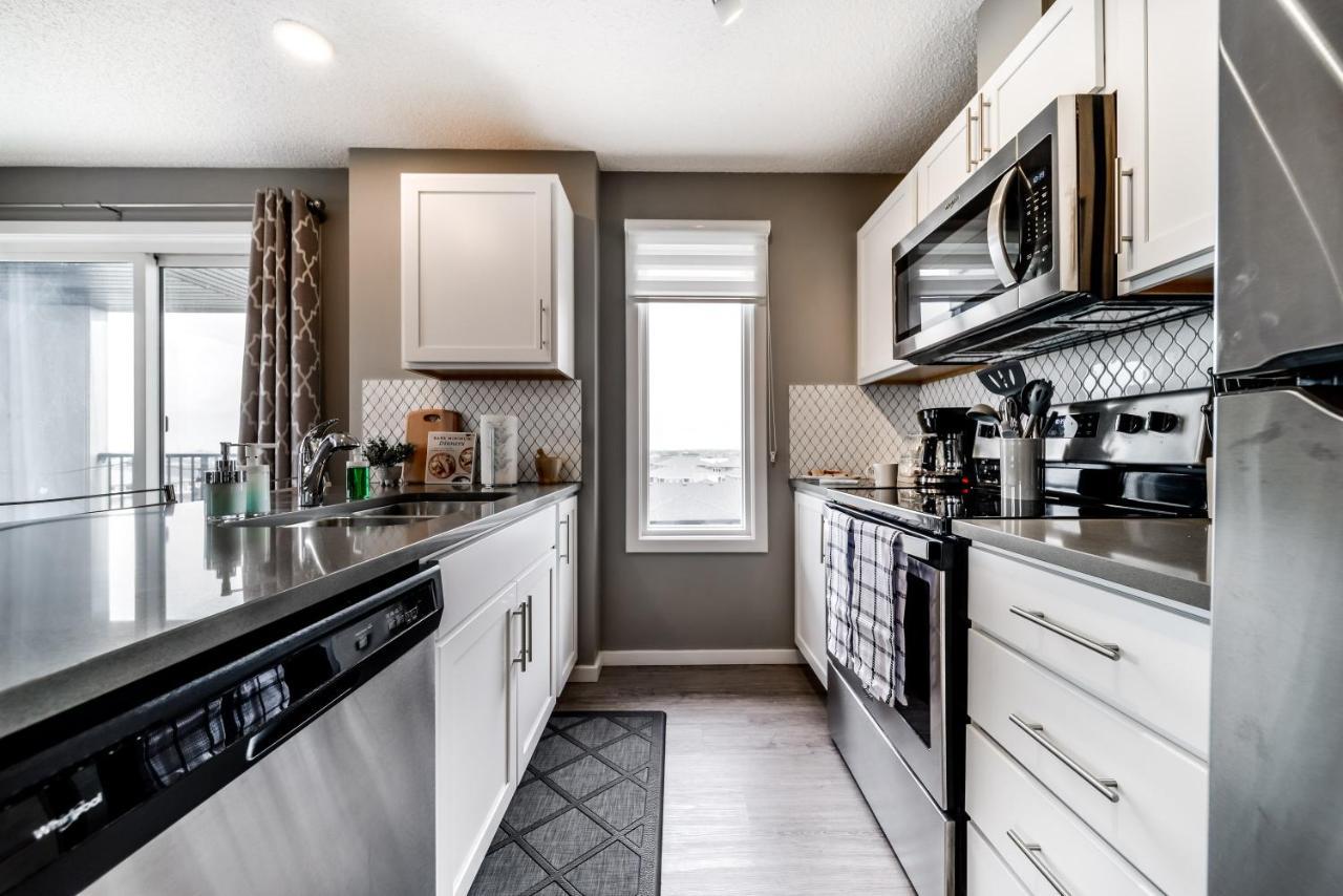Peaceful Oasis Condo, Ac, Floor, Secure Ug Parking, Balcony, King Bed! Apartment