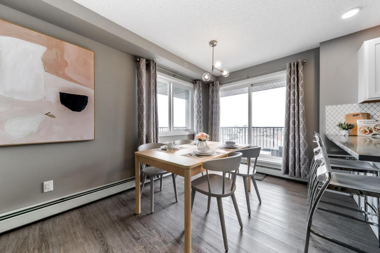 Peaceful Oasis Condo, Ac, Floor, Secure Ug Parking, Balcony, King Bed! Apartment Edmonton
