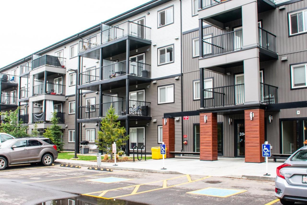 Peaceful Oasis Condo, Ac, Floor, Secure Ug Parking, Balcony, King Bed! Apartment Edmonton