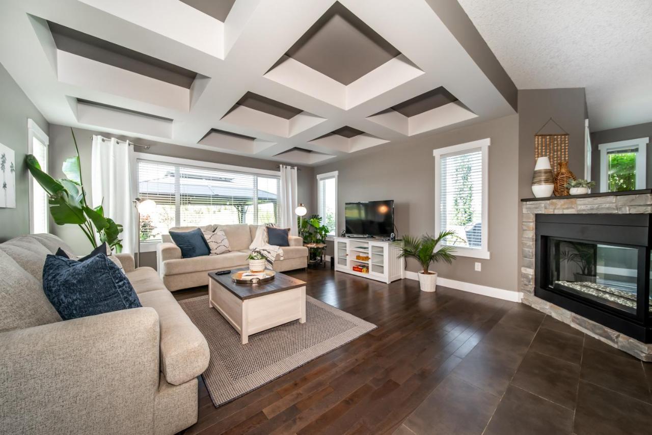Holiday home Amazing Luxe Home, Ac, Huge Yard, Firepit, Pet Friendly, Sleeps 10! Edmonton