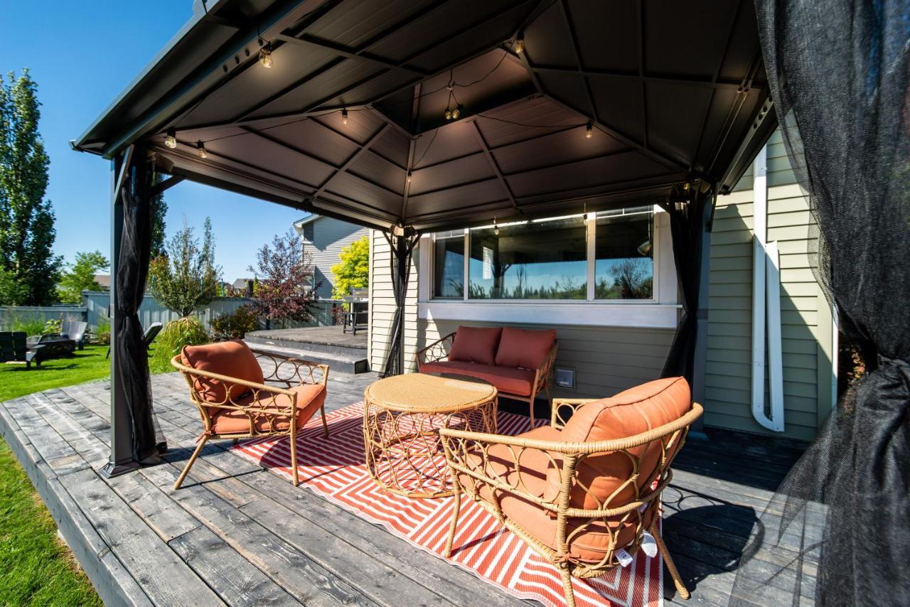 Amazing Luxe Home, Ac, Huge Yard, Firepit, Pet Friendly, Sleeps 10! Holiday home