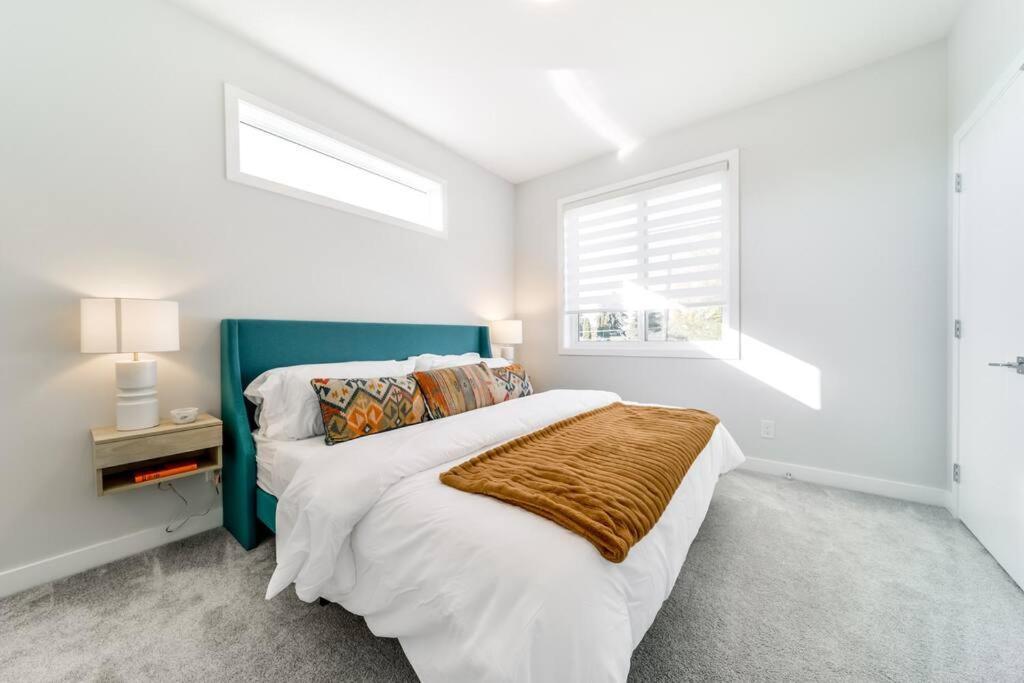 Holiday home Modern Nordic Escape, 3br Near Wem & Dt, Aircon & Fireplace, Wifi, Sleeps 6!