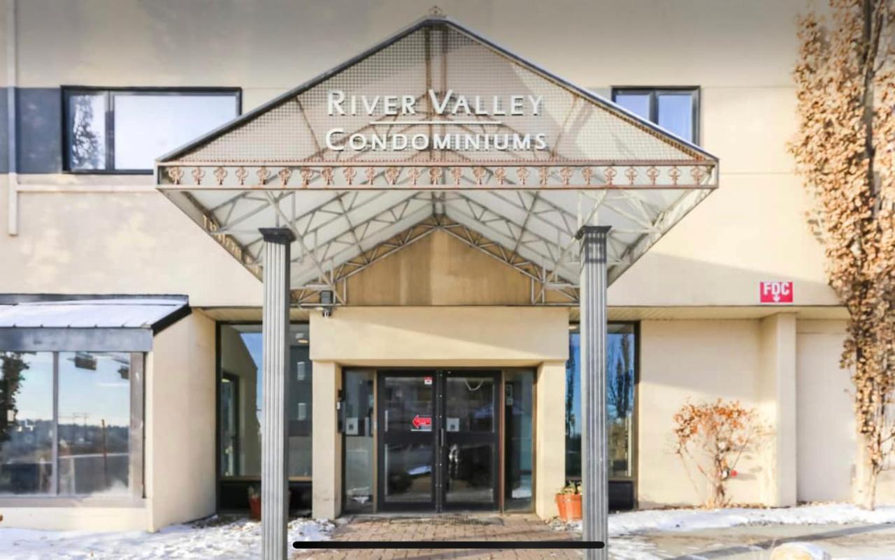River Valley Minimalist Bachelor Homestay