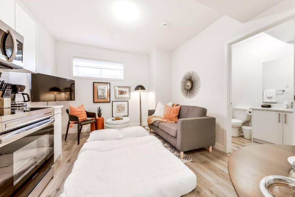 Cozy Nordic Utopia, Bsmt Near Wem & Dt, King Bed, Wifi *