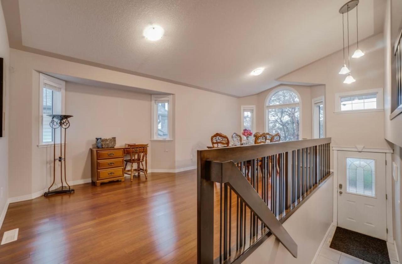 Apartment Big Family W/ Deck, Ping Pong, Bbq & Garage Edmonton