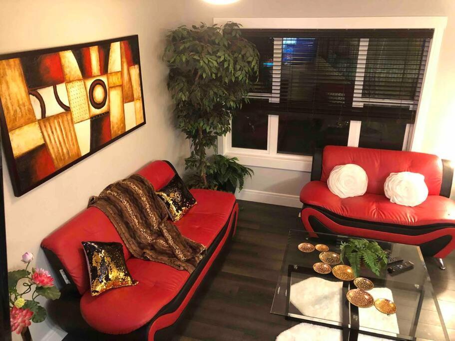 Cheerful And Beautiful 3 Bedroom Close *