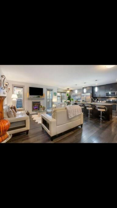 Cozy And Beautiful 3 Bedroom House Close To Villa Edmonton