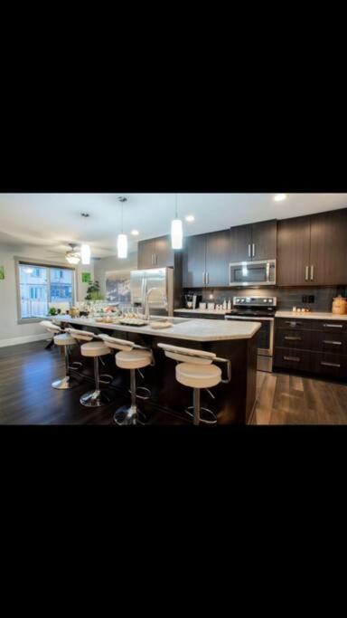 Cozy And Beautiful 3 Bedroom House Close To * Edmonton