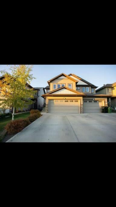Cozy And Beautiful 3 Bedroom House Close To *