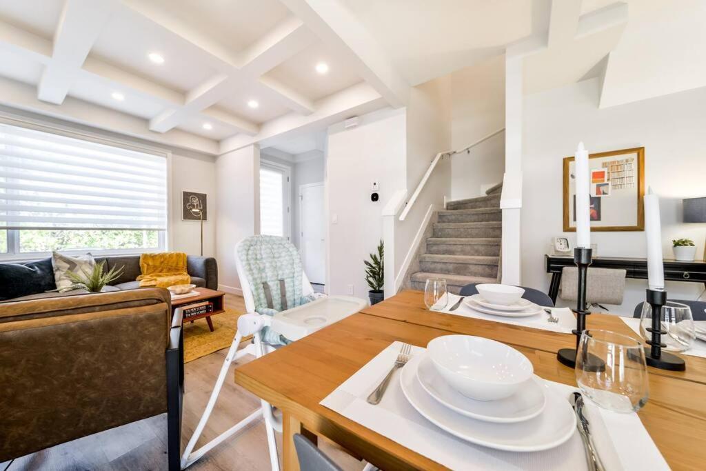 Holiday home Modern Nordic Escape, 3br Near Wem & Dt, Aircon & Fireplace, Wifi, Sleeps 6!