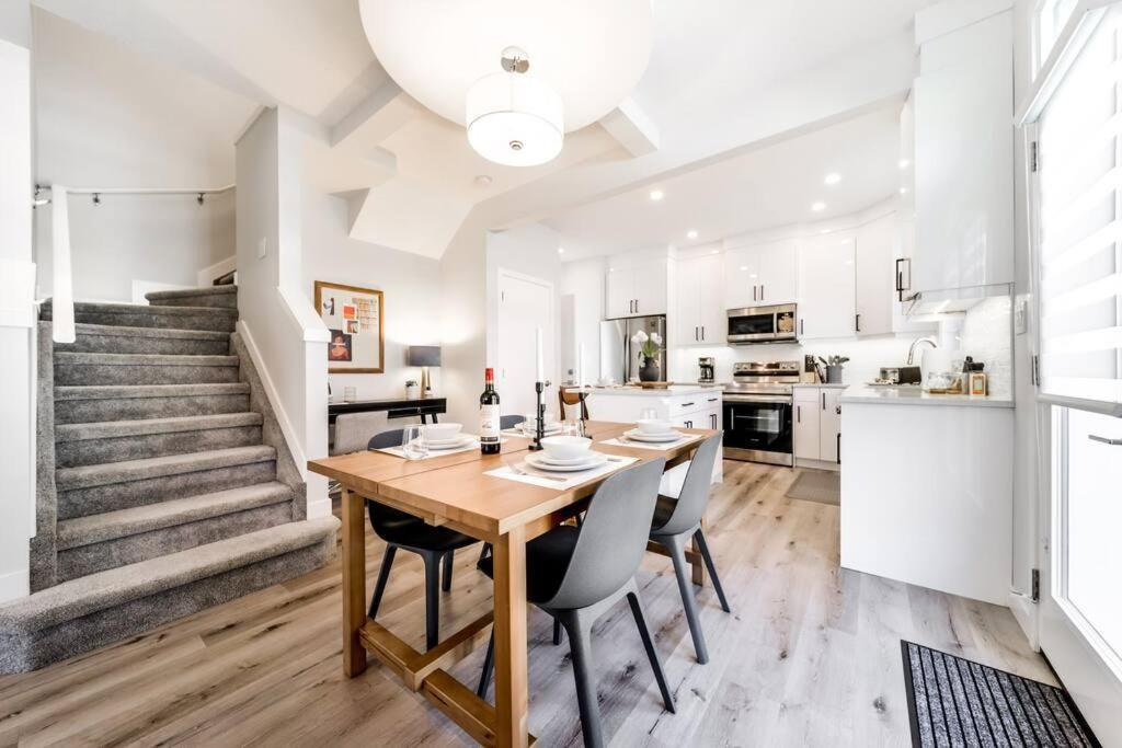 Modern Nordic Escape, 3br Near Wem & Dt, Aircon & Fireplace, Wifi, Sleeps 6!