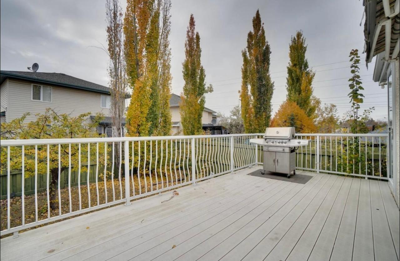 Big Family W/ Deck, Ping Pong, Bbq & Garage Apartment Edmonton