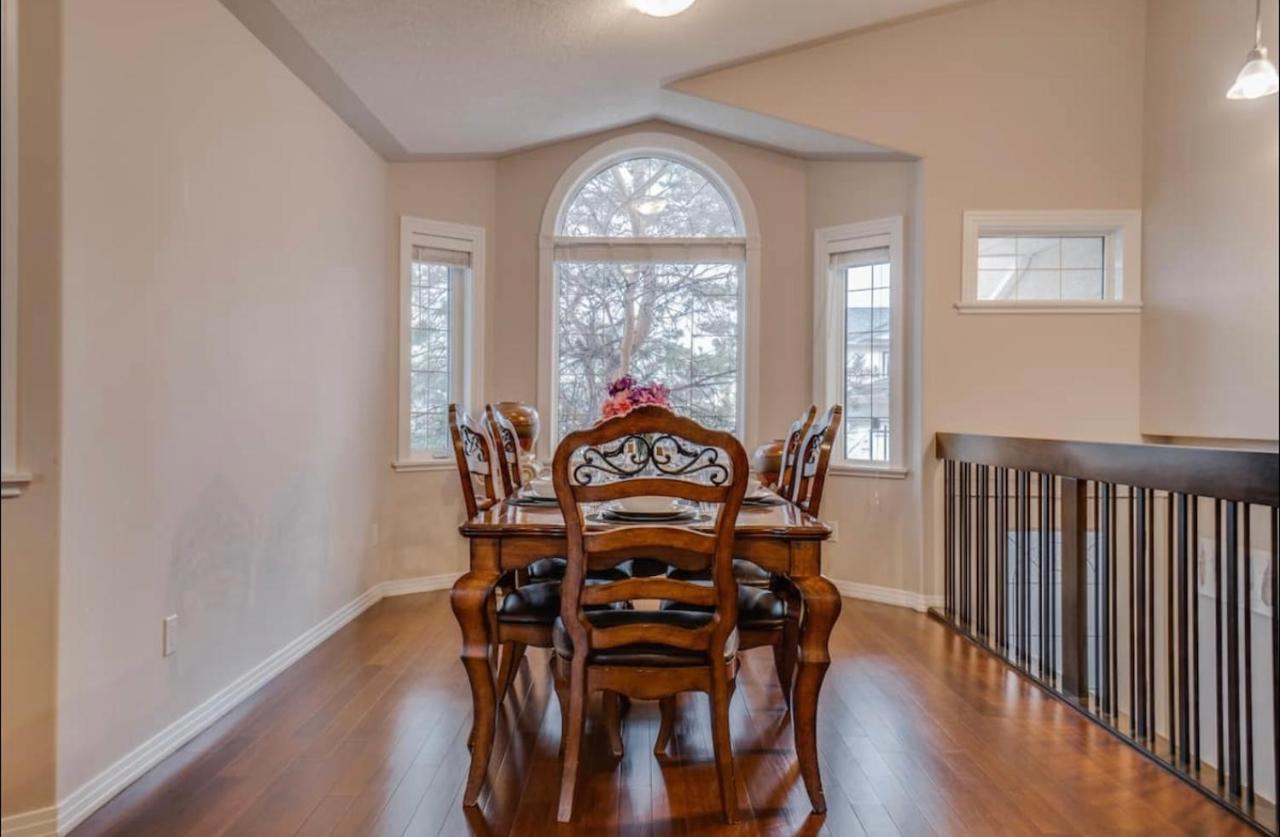 Big Family W/ Deck, Ping Pong, Bbq & Garage * Edmonton