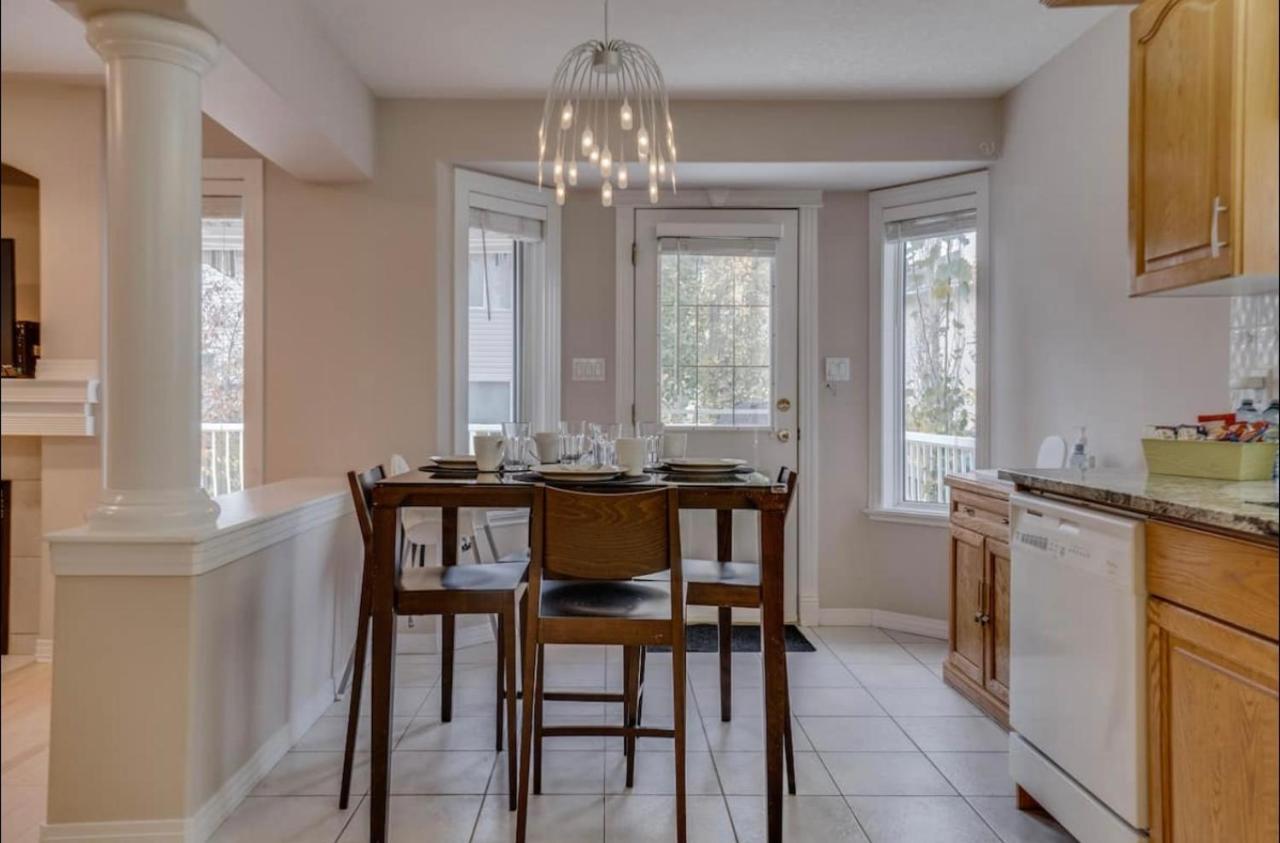 Apartment Big Family W/ Deck, Ping Pong, Bbq & Garage Edmonton