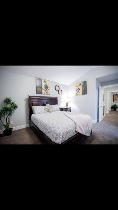 Cozy And Beautiful 3 Bedroom House Close To