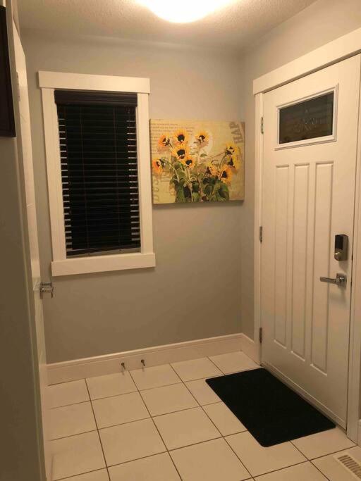 Cheerful And Beautiful 3 Bedroom Close * Edmonton