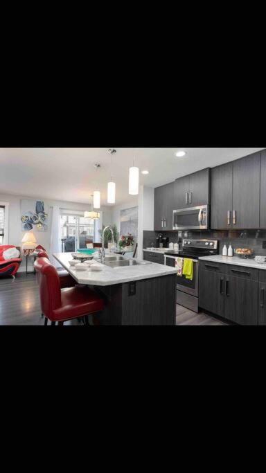Cheerful And Beautiful 3 Bedroom Close