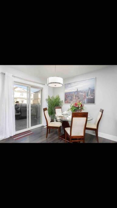 Cheerful And Beautiful 3 Bedroom Close *