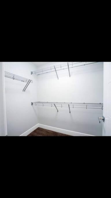 Cozy And Beautiful 3 Bedroom House Close To Edmonton