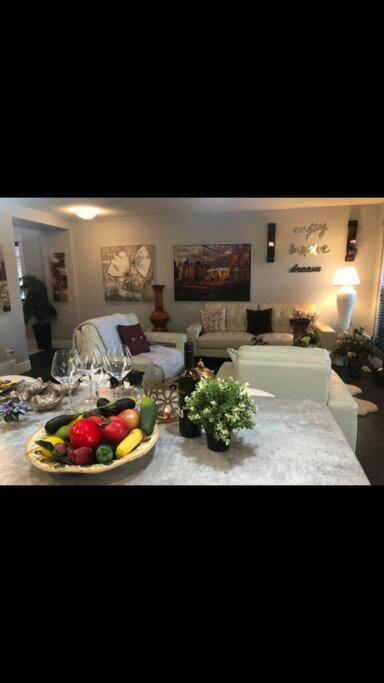 Cozy And Beautiful 3 Bedroom House Close To *